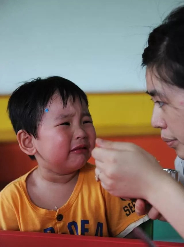 有一种哭叫做"开学哭",有一种乐叫做"我家的熊孩子终于上学了"!