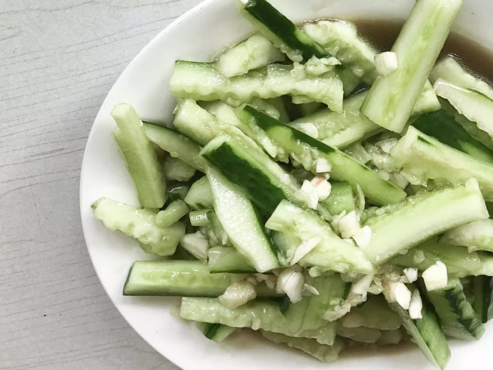 在每个厦门人的食谱里,都有一道灌顶姜母鸭