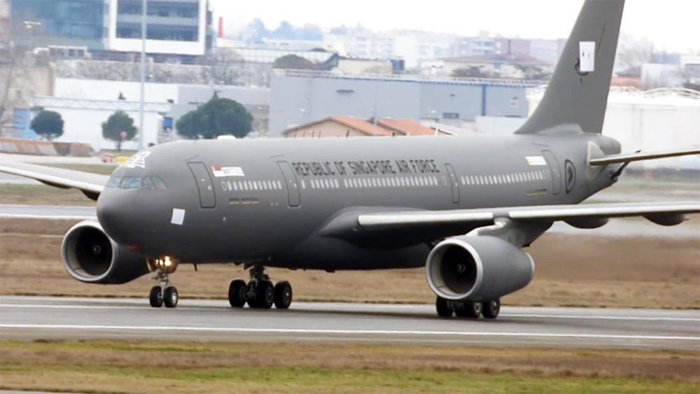 小国也有"巨型空中加油站",一次性可携带百吨燃料上天