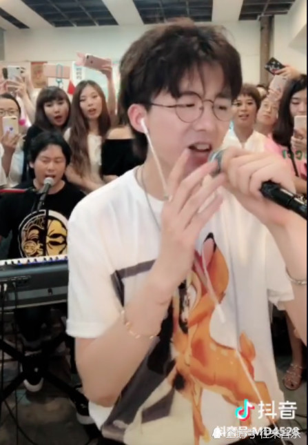 抖音摩登兄弟参加音乐节目,却不小心暴露这一