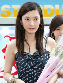 她以零丑闻亮相28年被称为"苦难女王"到今她只谈论过一段感情