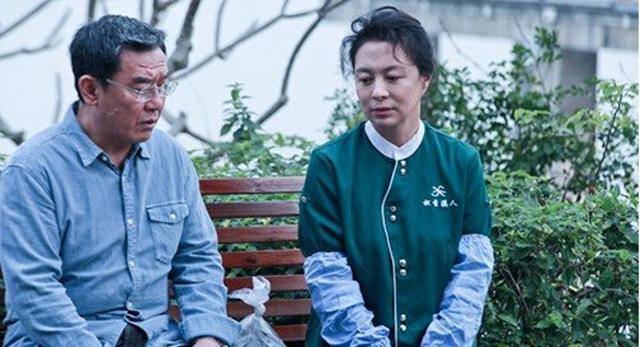 除了情感需求外,丧偶老人一个显著问题是更需要照料,图为电视剧《空巢