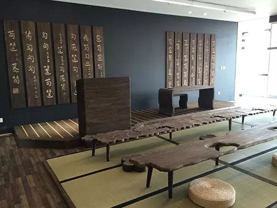 书院的名称始于唐代,最初是官方修书,校书和藏书的场所.