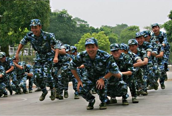 如果蹲姿時間長的話,那感覺真的是無法用語言來形容!當過兵的