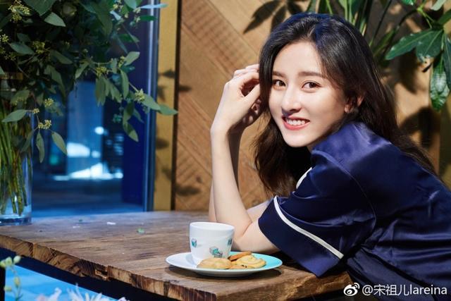 小S查看宋祖儿购物记录发现超多零食,可她这腰