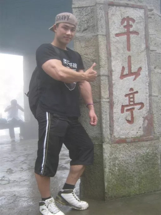 小伙健身不想练太大只为强身健体如今却连斩冠军成古典健美第一人