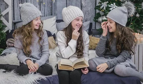 女孩休学玩抖音:我能靠它挣钱,为什么还要上学