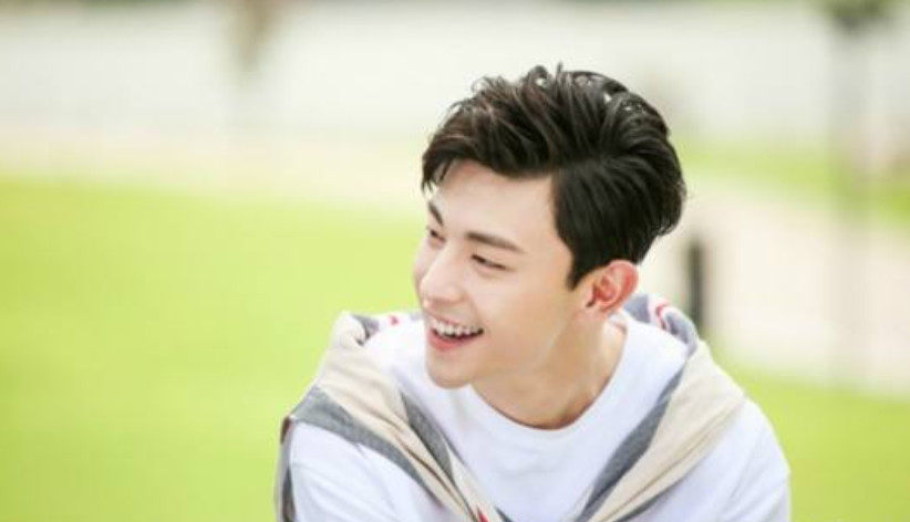 邓伦高中拒绝女孩表白原因曝出,短短七字,霸气