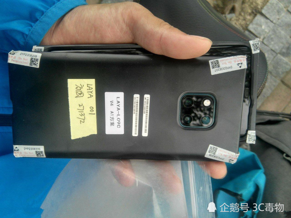 华为Mate20Pro开机照曝光 屏下指纹和刘海屏