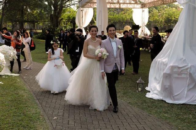 蔡加赞毕业后父亲送20部豪车,后迎娶加拿大钻石之王的女儿!