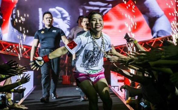 再次卫冕综合格斗金腰带 熊竞楠目标成就女子