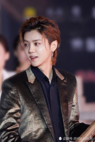 鹿晗的"狼尾"确实养眼,却不及杨洋的十分之一,网友:我心动了