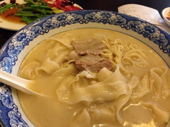 南方人去河南吃烩面,9块钱一碗,端上来让人懵