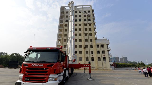 史上最高的消防车 售价能抵4辆红旗l5 全球仅5辆中国有3辆 消防车 红旗l5 博浪涛