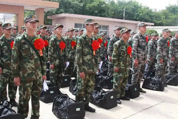 新兵进军队前,男兵体检这一项很尴尬,网友:没看