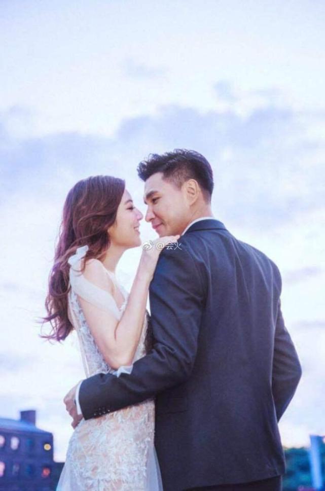 tvb视帝陈展鹏宣布结婚,女方不是胡定欣,网友猜测其中原因