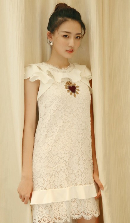 徐璐开始放飞自我,蕾丝肚兜搭配皮衣大秀好身