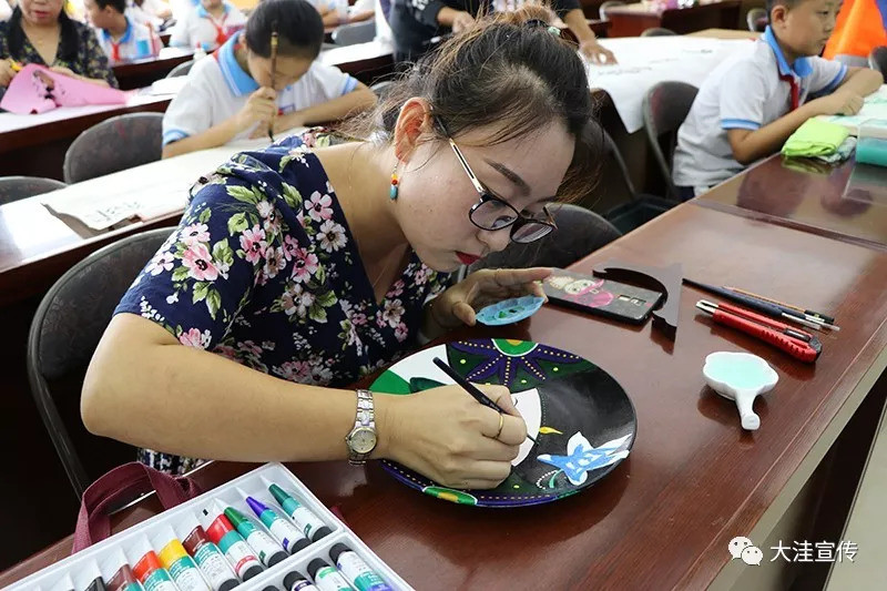 垃圾分类宣教活动进校园,环保达人我先行!