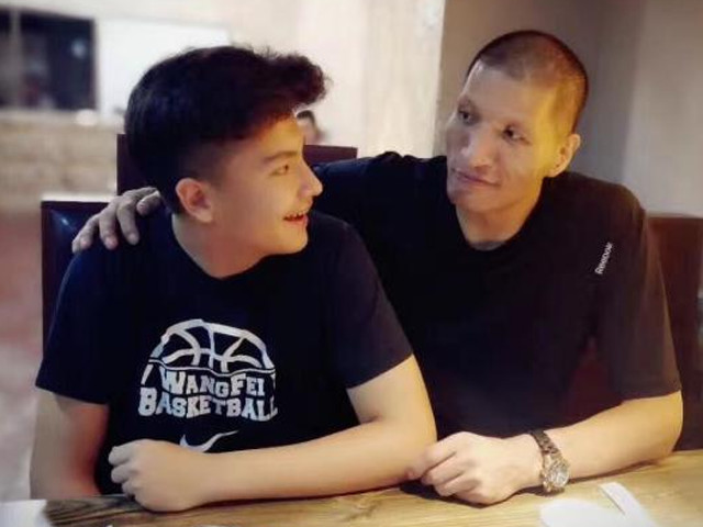 巴恩泽与父亲感情深厚