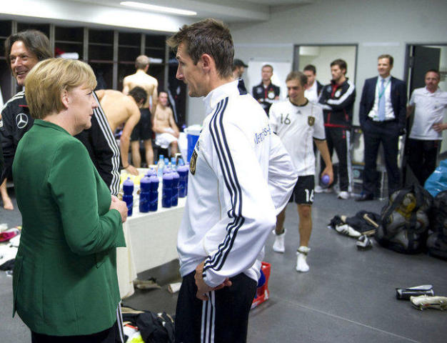 足坛更衣室众球星走光c罗大爱脱毛