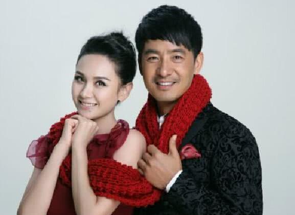 2002年,程莉莎与王姬,冯绍峰等一起主演家庭伦理剧《爱情密码》,在