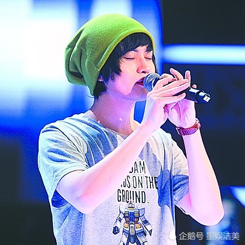 赵本山视他为亲子,是心灵的歌者,却背着女友与