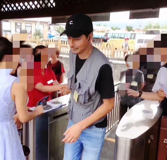 赵寅成解释报老年团旅游 是与前辈裴宗玉一起