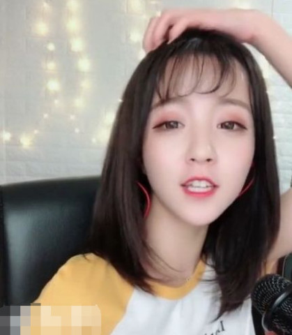 莉哥在浴室洗澡还直播,表情迷蒙还吐水,网友:作死没下限!