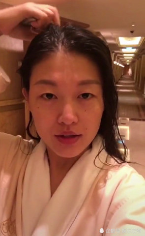 抖音网红受邀入住迪拜八星级酒店,化妆之后迷