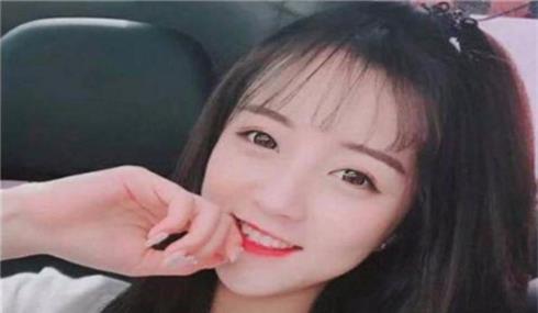 莉哥直播被骂哭,承认好友位事件是自己做错了