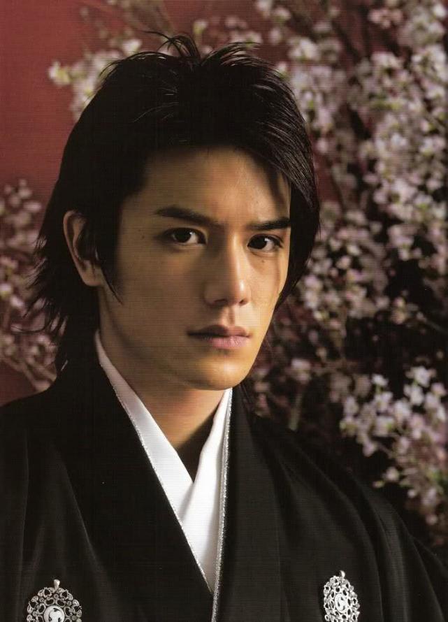 泷泽秀明退居幕后日本男团泷与翼宣告解散帅哥又少一人