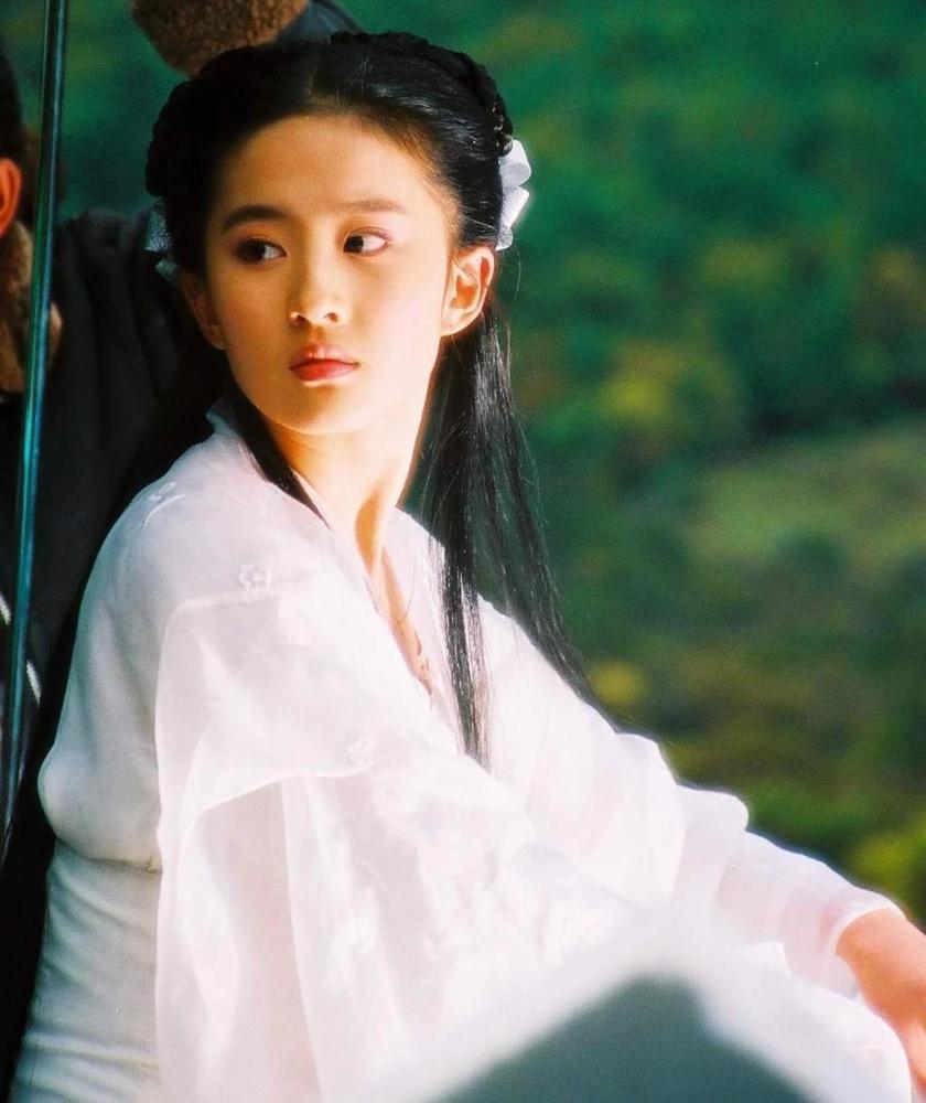 新版神雕侠侣公布小龙女剧照神似当年的刘亦菲啊