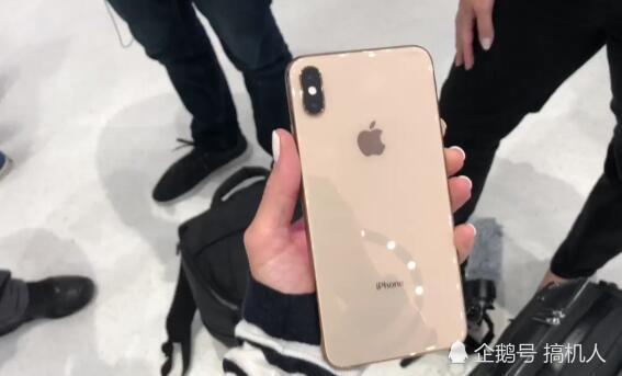还敢炒iPhoneXSMax吗?黄牛哭诉:港版更便宜