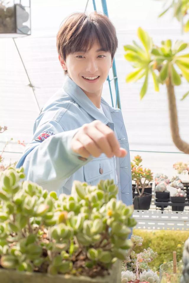 年纪轻轻竟让老戏骨也点赞 !京派小爷我站牛骏峰