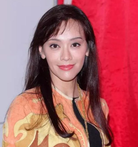 她在选秀中败给李嘉欣,却在电影中艳压陈宝莲