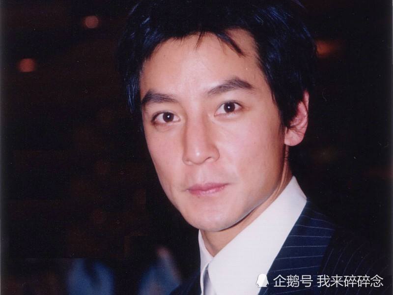 43岁吴彦祖近照变油腻大叔,5岁女儿美得不像话