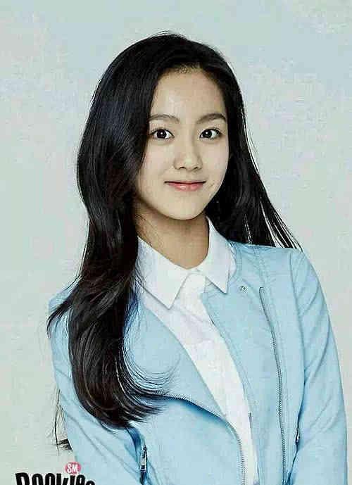 lami的真名是金圣经,出生于2003年,去年身高已经165了.