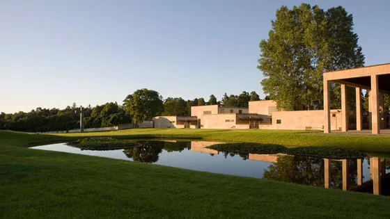 中国游客被瑞典警察扔坟场事件反转:我弱我有