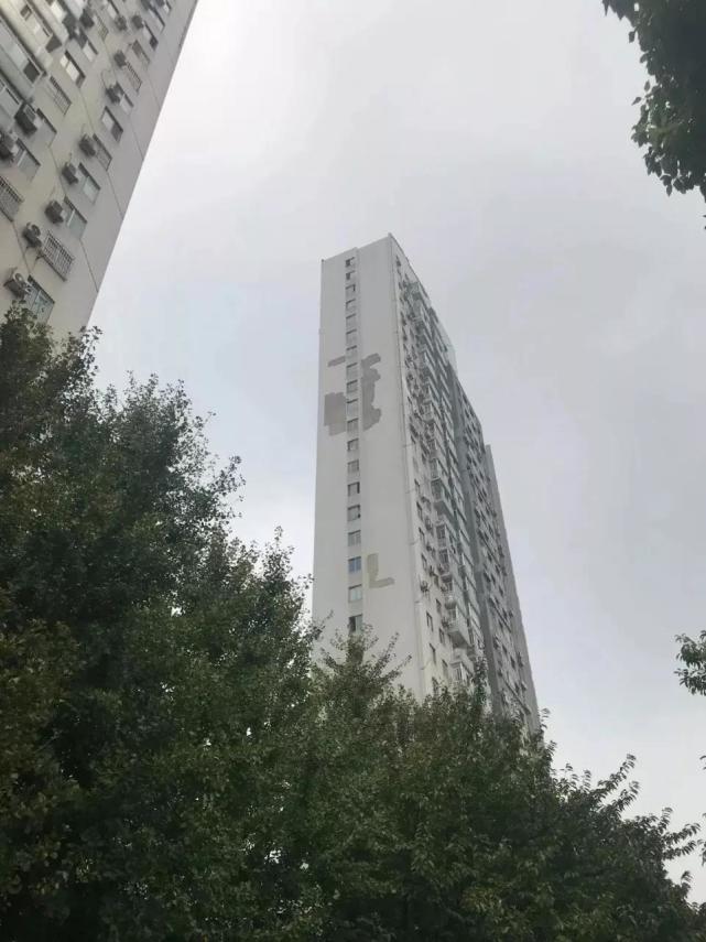 杭州多个楼盘商品房外墙脱落,开发商告诉业主