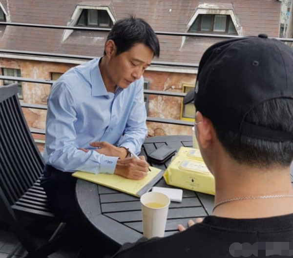 韩星具荷拉施暴再反转,男方宣称没动手,女方全