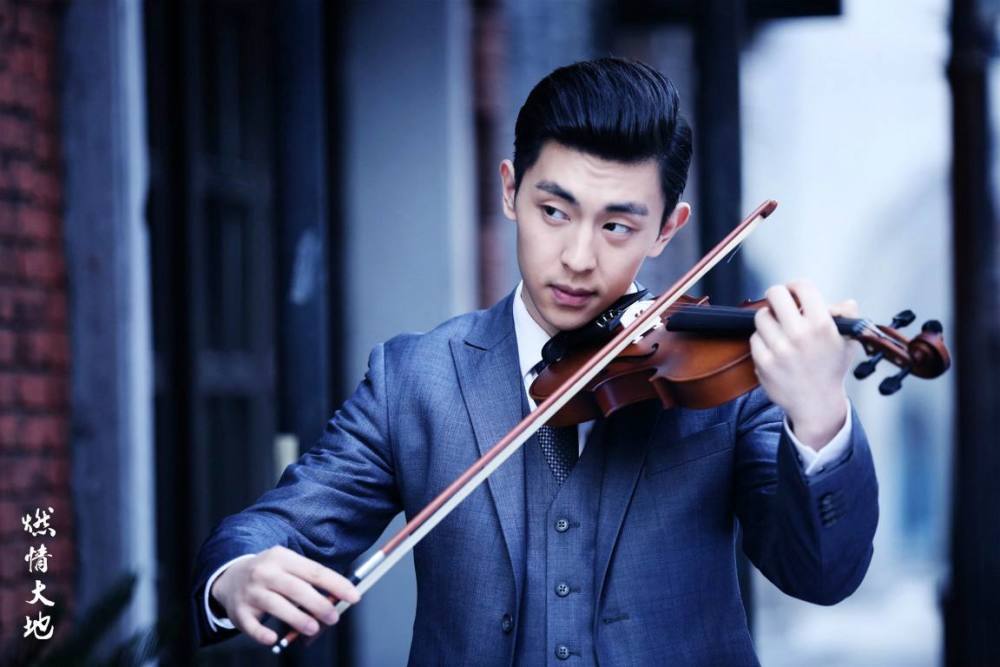 邓伦两年前采访视频曝光,作为新人的他好惨,可