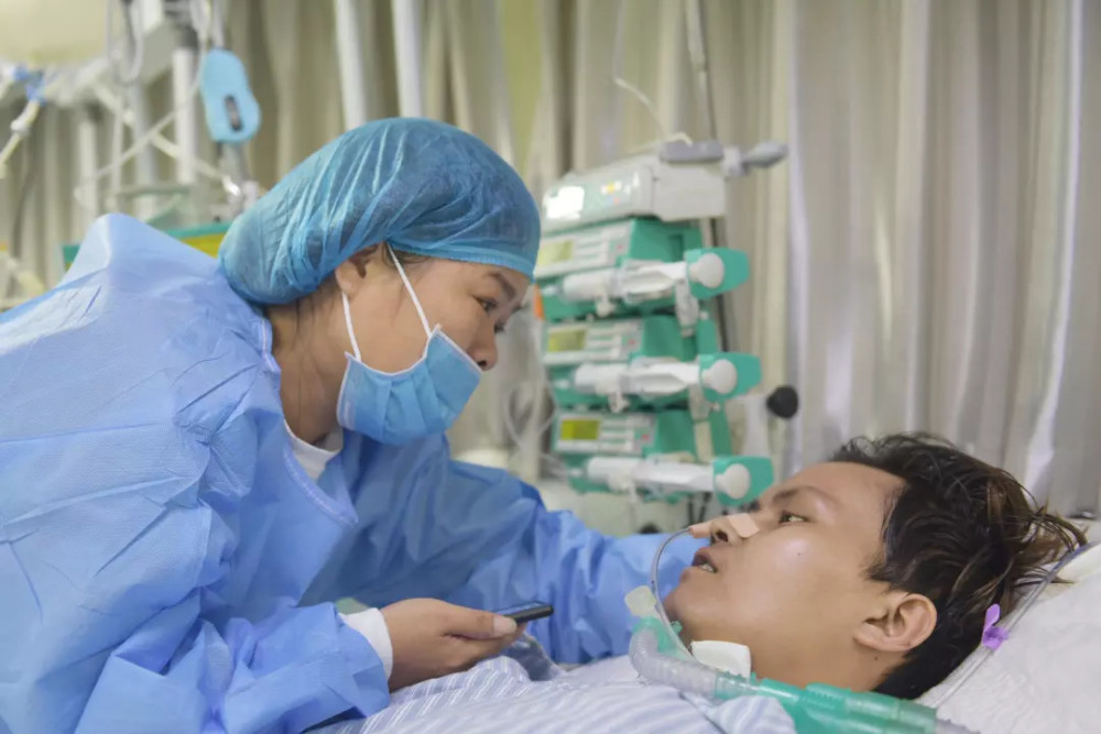 河南90后男孩大学毕业即患重病 抢救费用近百