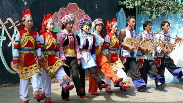 2020中国56民族人口排名_中国不止56个民族,这个族群人口近百万却未被承认