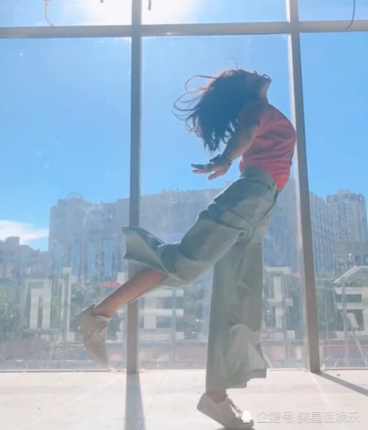 抖音高级版美少女战士变身,小姐姐空中下腰,