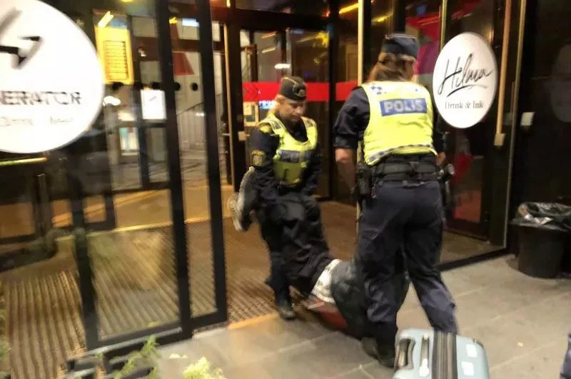 中国游客被丢瑞典坟场事件,我劝大家理性点