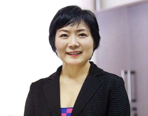 前夫分走200亿,刚离婚就娶空姐,还买香港13亿豪宅!