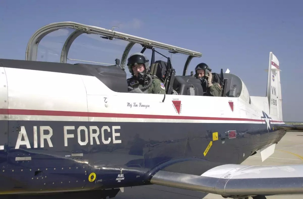 美空军查明T-6教练机缺氧原因,解决需要数年时