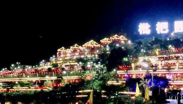 包下一整座山,近千桌火锅,重庆这家火锅店的老板也太霸气了吧!