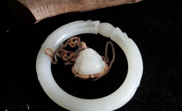 何以致契阔,手腕双跳脱 和田白玉手镯欣赏