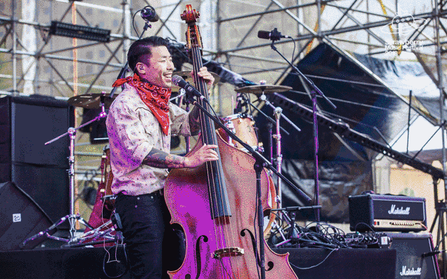 据说,旋转保龄摊上事儿了